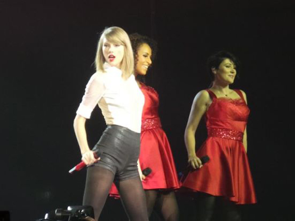 Taylor Swift Kagum dengan Antusias Penggemarnya di Jakarta!